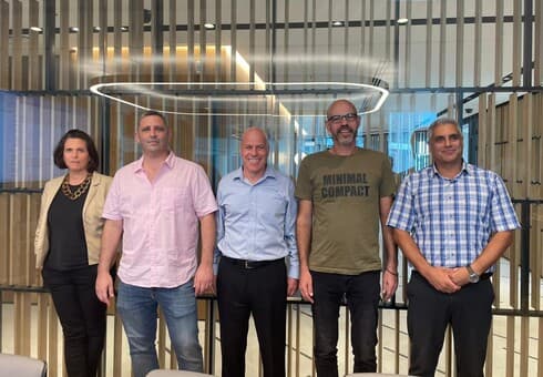 חתימת ההסכם בין חוליות לויסמן-פרידמן‬ 