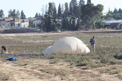 הזירה שבה נחת הכדור הפורח    
