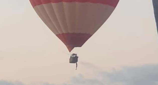 מסיבה לא ברורה הוא נתלה על הכדור פורח