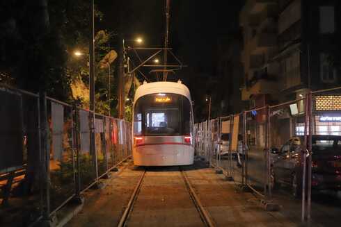 הרכבת הקלה בנסיעת מבחן ראשונה בבת ים