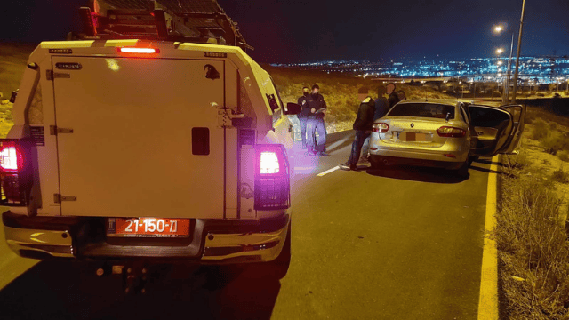 רכב מעורר חשד באנדרטת הנגב