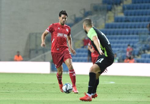 מריאנו בריירו (במרכז). קשר אחורי שיודע לתרום גם בהתקפה וגם בהגנה