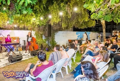מופעי שירה אינטימיים (צילום: נורית מוזס) מופעי שירה אינטימיים