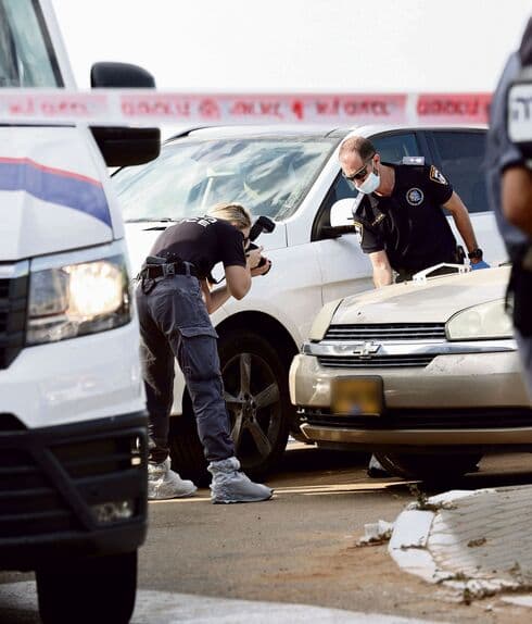 חוקרים סמוך לרכבו של יזם הנדל"ן אלדד פרי 