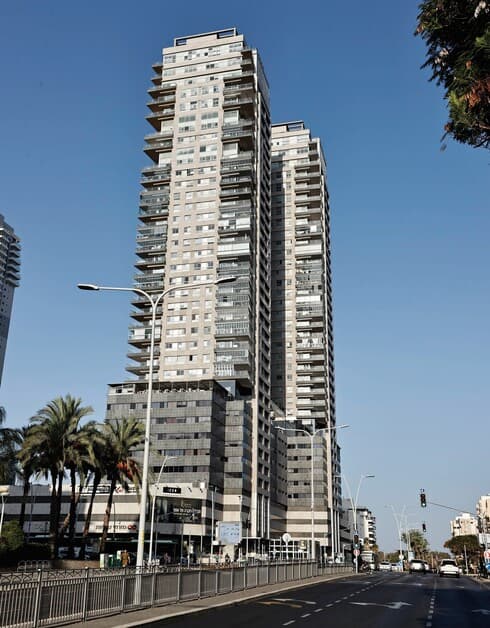 מגדלי K באשדוד. איש הכספים לא חוסך על עצמו  