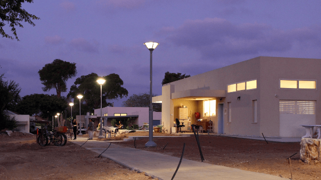 במרבית הקיבוצים, הנקלטים החדשים מתמודדים עם האתגר הכלכלי של בניית בית