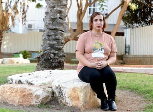 דניאל חלפון, מורה בבית ספר בראשון לציון, עברה הליך לשינוי מין וכעת חולמת להביא ילד לעולם (צילום: קובי קואנקס) דניאל חלפון, מורה בבית ספר בראשון לציון, עברה הליך לשינוי מין וכעת חולמת להביא ילד לעולם