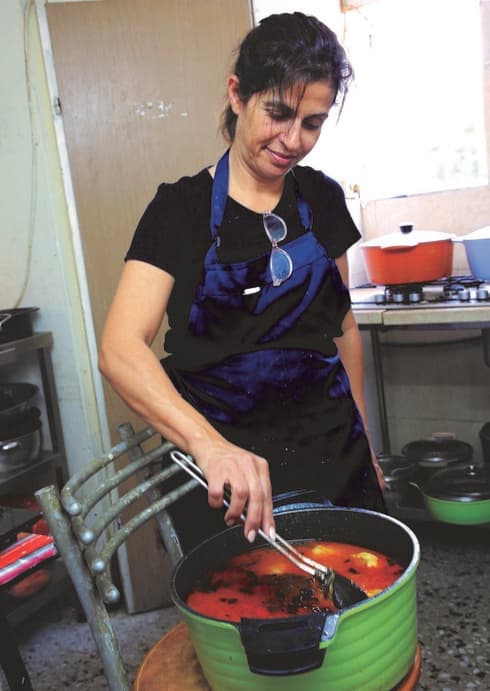 תבליני עזרא, מיכל במטבח