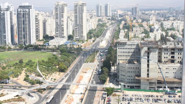 סריקות נערכו בעיר פתח תקוה לאיתור מקור הריח