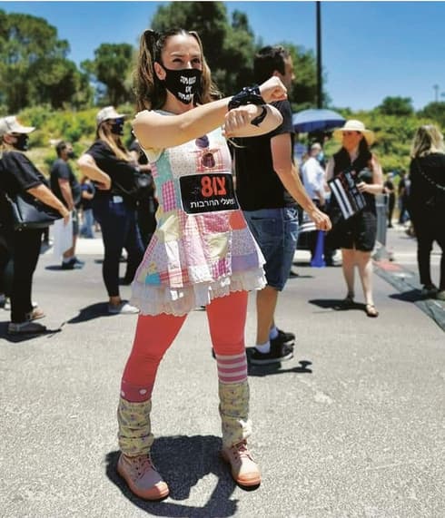 לוי־אזואלוס בהפגנות. "אנשים מהתחום הגיעו לפת לחם"