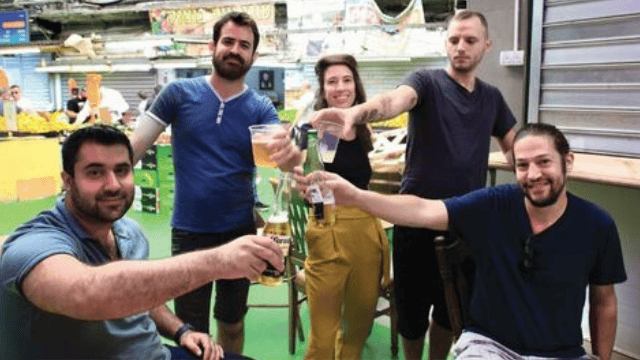  מתנדבים בבסטה 43 . "יש פה קהילת צעירים שלוקחת אחריות על הדבר הזה"