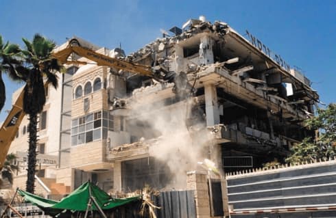 הריסת אולמי ורסאי. אחריות העירייה עלתה לה 70 מיליון שקל
