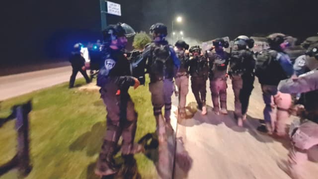 פיזור מהומות בזמן מבצע שומר החומות