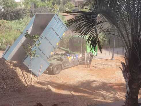 משאיות פורקות רסק (שבבי) עץ