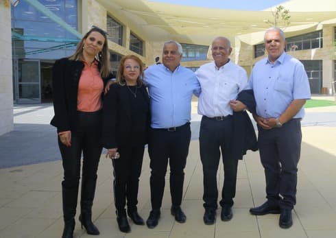 רחוב בדימונה על שמו של אביגדור קהלני (צילום: מקסים אמזלג ושמעון אביטן, מרכז תקשורת דימונה) רחוב בדימונה על שמו של אביגדור קהלני