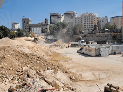 מכשירים שטחים למשרדים. הבנייה בקריית הממשלה 
