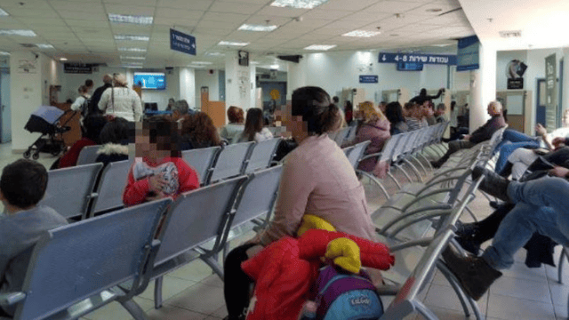 תור בסניף הקודם של משרד הפנים בפתח תקוה