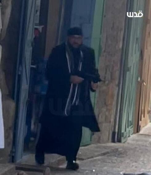 המחבל אבו שחידם בזירה   