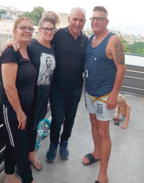 "תמיד היתה שמועה, שאמא הכחישה". מיכה ושלושה מאחיו