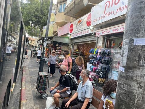 תחנת אוטובוס סמוך לשוק פתח תקוה