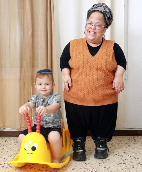 ספיר ויאיר חיים. "אנשים מרימים גבה על הנראות שלנו, הכול טוב. תשתו מים קרים, יעבור לכם" ( צילום: דנה קופל) ספיר ויאיר חיים. "אנשים מרימים גבה על הנראות שלנו, הכול טוב. תשתו מים קרים, יעבור לכם"
