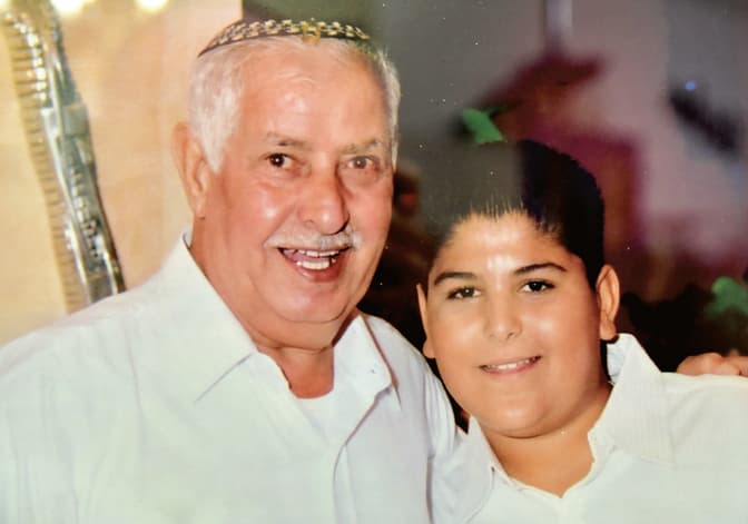 האב שלום ז"ל עם הנכד טל