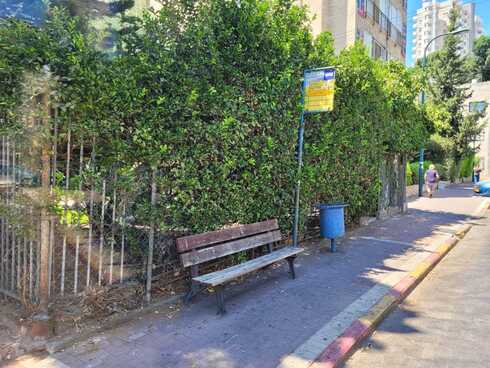 תחנת אוטובוס ברחוב סלנט