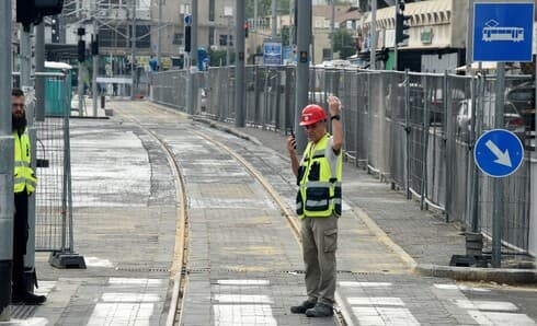 נעים להכיר: תחנות הרכבת הקלה על הקו האדום בקטע בת ים