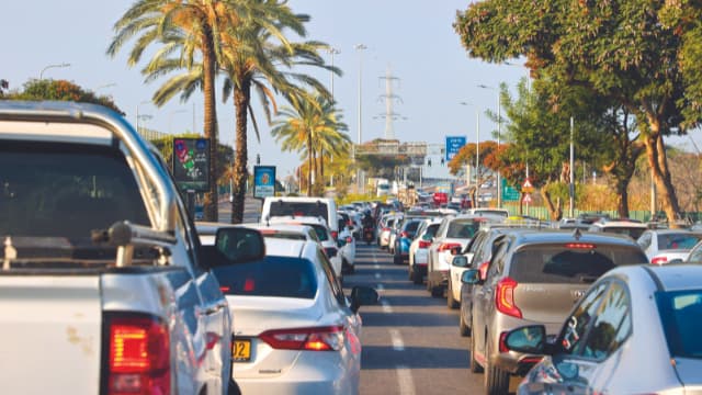הפקקים שממררים את חיינו