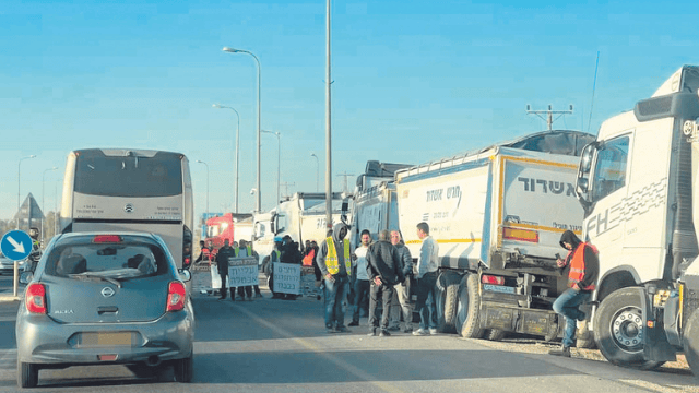 נהגי המשאיות חוסמים את כביש 60. "מחאה אלימה"