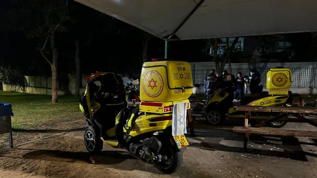 צוותי רפואה בזירת הקטטה בשדרות בר אילן