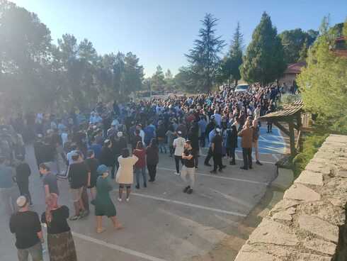 הלוויתו של ששון לוי ז״ל (צילום: באדיבות המשפחה) הלוויתו של ששון לוי ז״ל