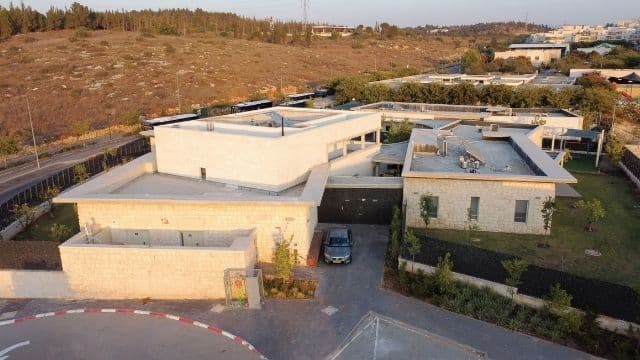 "אטימות ואימפוטנטיות". בית אלו"ט במודיעין 