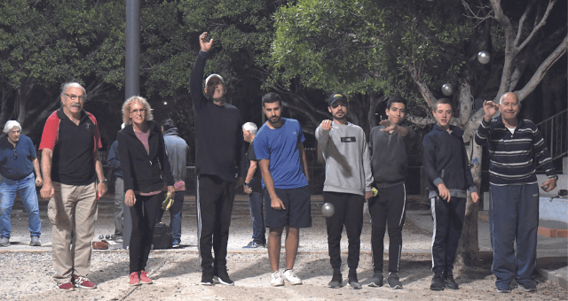 "זה סוג של משחק גולות למבוגרים" "זה סוג של משחק גולות למבוגרים"