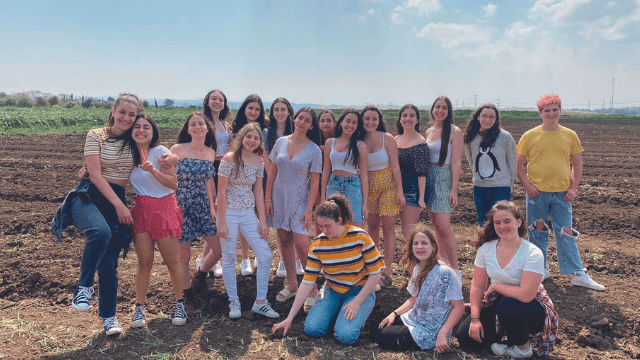 התלמידים שהשתתפו בסרט. לומדים איך להתנהג וממה להיזהר