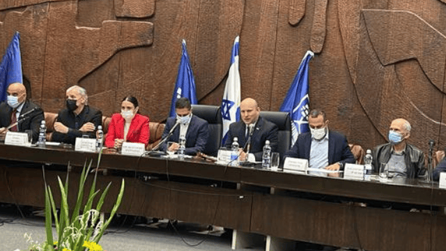 ראש הממשלה ושרים בפגישה היום בנגב