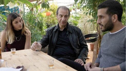 מימין: צברי, גבאי וריגר במהלך הצילומים 