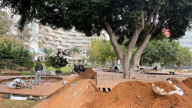 המתחם בגן המושבה בזמן העבודות
