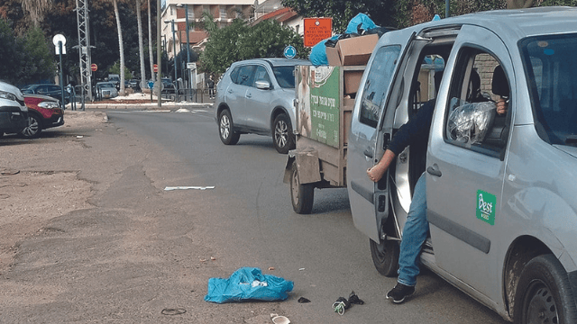 "מגרש החניה הפך לאתר פסולת" "מגרש החניה הפך לאתר פסולת"