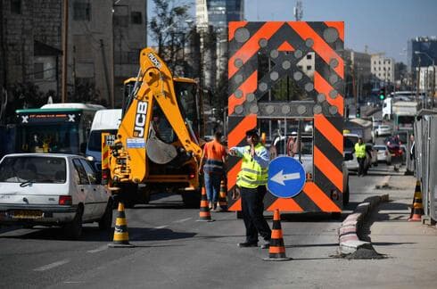 כך איבדה ירושלים את המדרכות לטובת אתרי הבניה (צילום: יואב דודקביץ') כך איבדה ירושלים את המדרכות לטובת אתרי הבניה