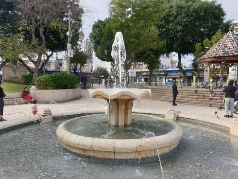 מזרקה בכיכר המייסדים פתח תקוה. ההיסטוריה של העיר