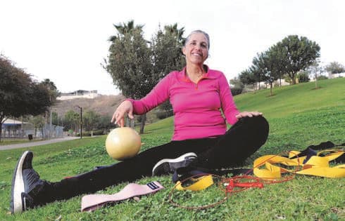 נעמה פאור. "בבת אחת בום, כאילו אתה עומד על פסגה של הר גבוה, והכל פשוט קורס" (צילום: קובי קואנקס) נעמה פאור. "בבת אחת בום, כאילו אתה עומד על פסגה של הר גבוה, והכל פשוט קורס"