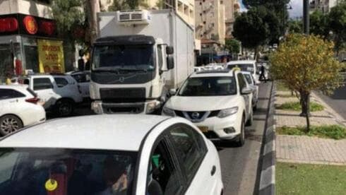 פקק ברחוב יעקב, השבוע