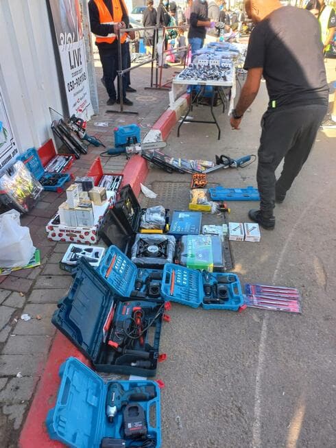 סחורה בשוק ראש העין