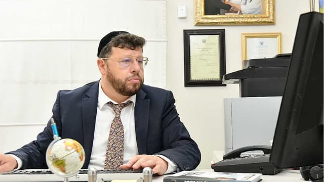 הסופר חיים ולדר. מה לעשות עם הספרים שלו?