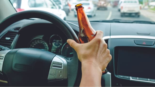 נרשמה ירידה משמעותית במספר הדו"חות שניתנו לנהגים שיכורים (צילום אילוסטרציה: שאטר סטוק) בשנים האחרונות נרשמה ירידה משמעותית במספר הדו"חות שניתנו לנהגים שיכורים