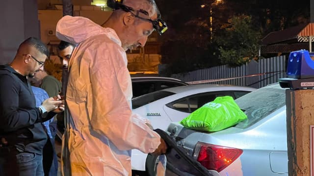 חוקרי המשטרה בזירת האירוע