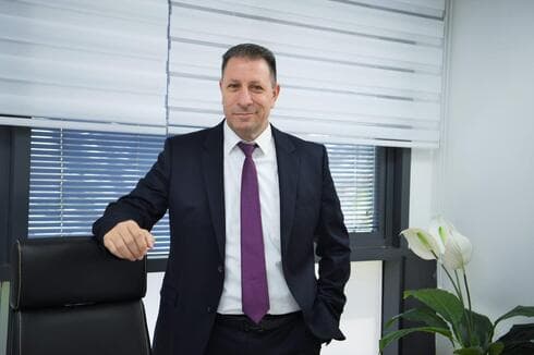 השאיר תקציב מאוזן. ג'אקי ואקים