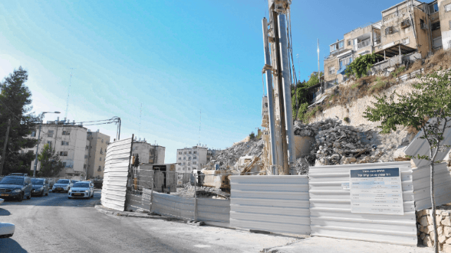 תוספת דירות רק בעוד כמה שנים. פינוי־בינוי בעיר תוספת דירות רק בעוד כמה שנים. פינוי־בינוי בעיר