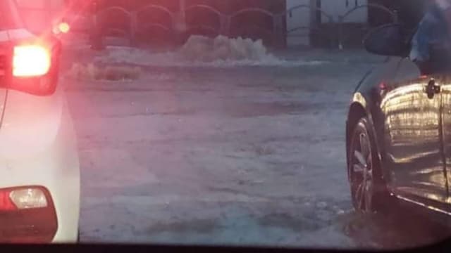 הצפה בכביש ברחוב יגאל אלון